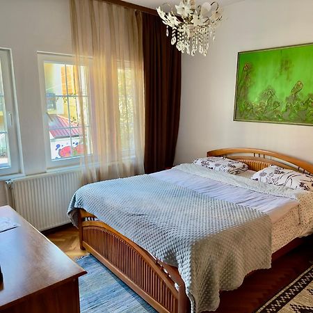 Convini Bed & Bathroom Homestay Pristina Exterior photo