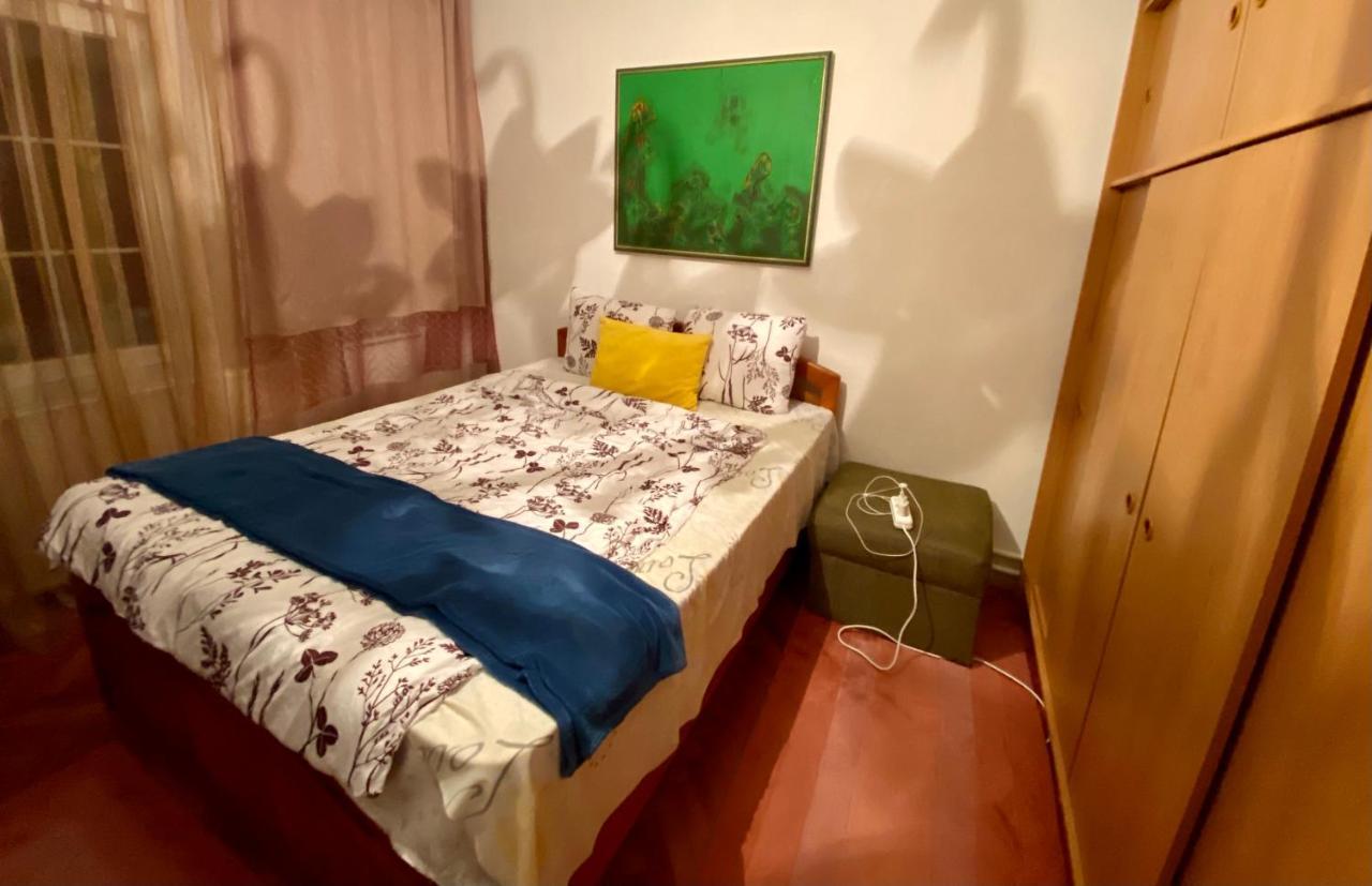 Convini Bed & Bathroom Homestay Pristina Exterior photo