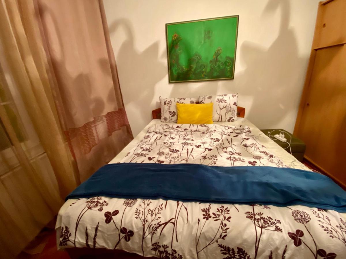 Convini Bed & Bathroom Homestay Pristina Exterior photo