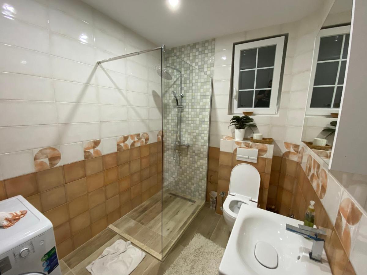 Convini Bed & Bathroom Homestay Pristina Exterior photo