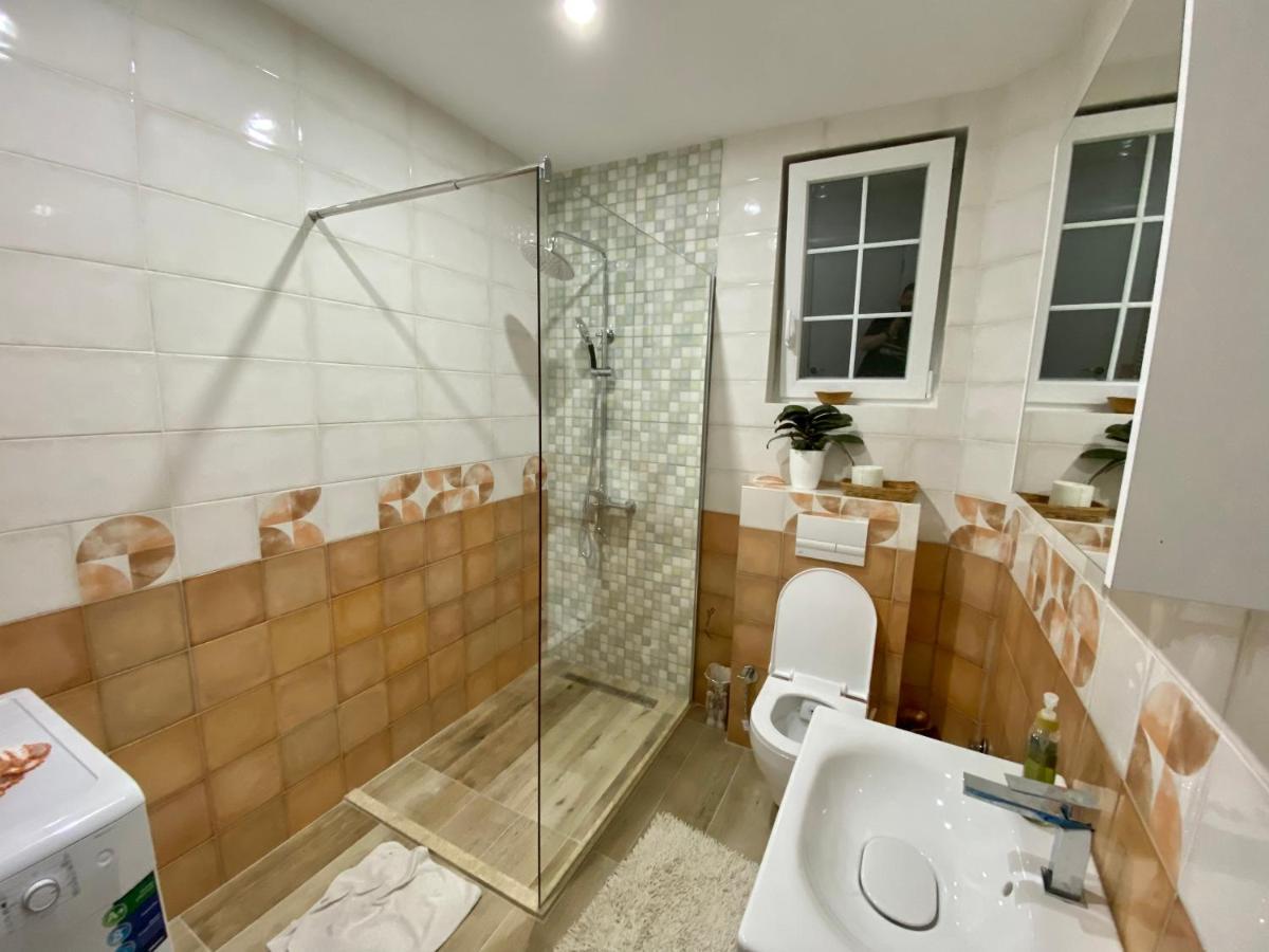 Convini Bed & Bathroom Homestay Pristina Exterior photo