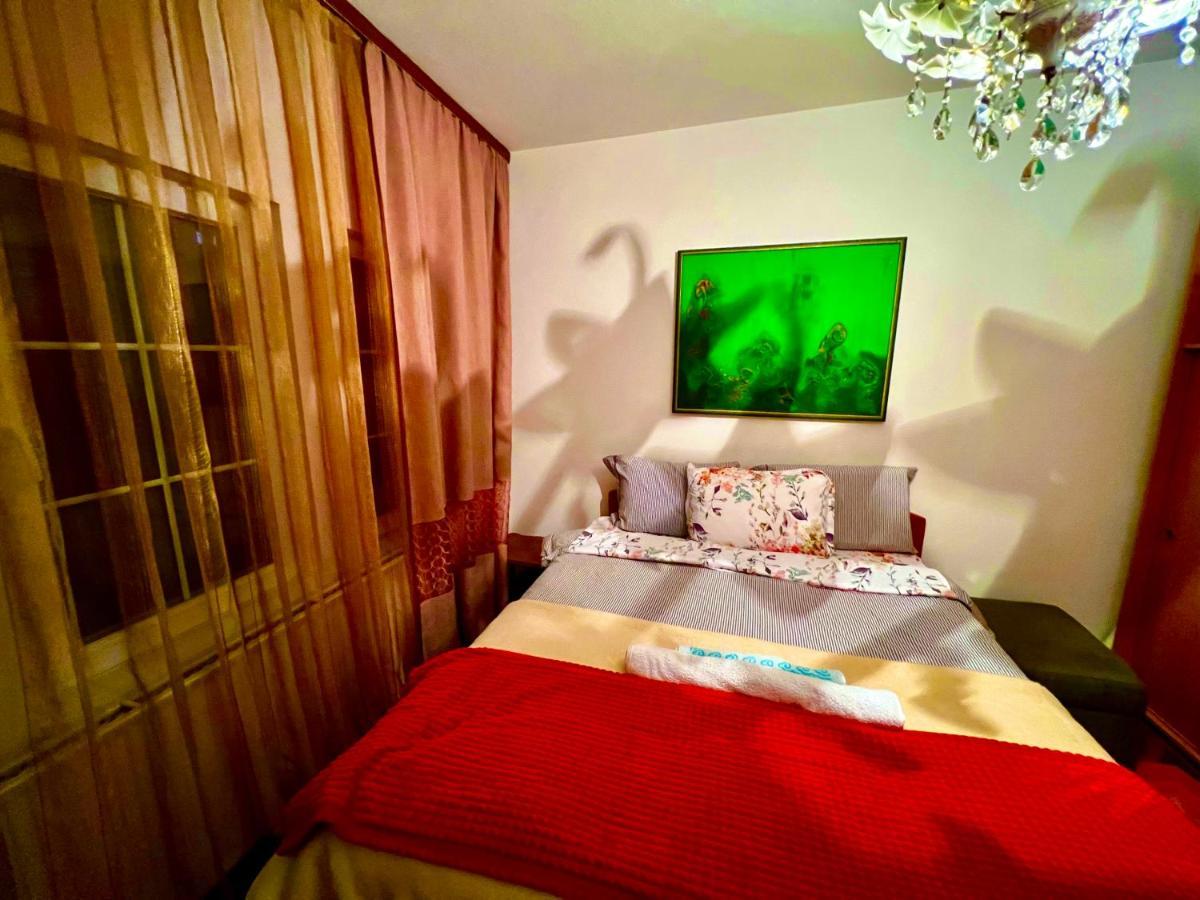 Convini Bed & Bathroom Homestay Pristina Exterior photo