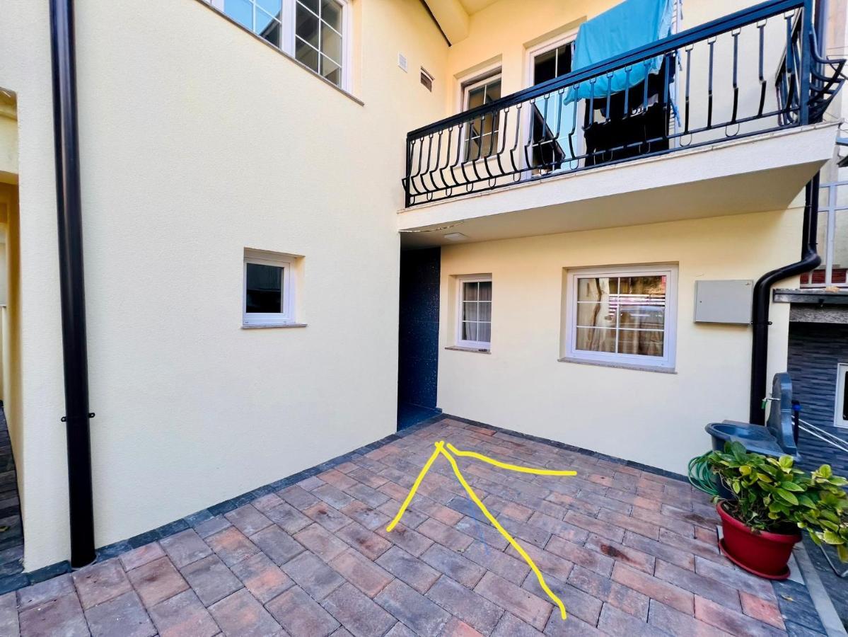 Convini Bed & Bathroom Homestay Pristina Exterior photo
