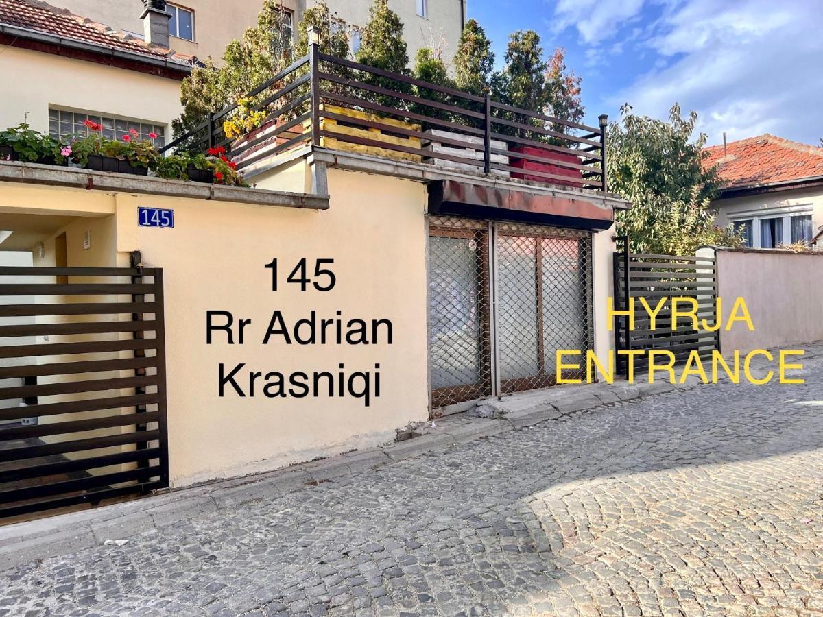 Convini Bed & Bathroom Homestay Pristina Exterior photo